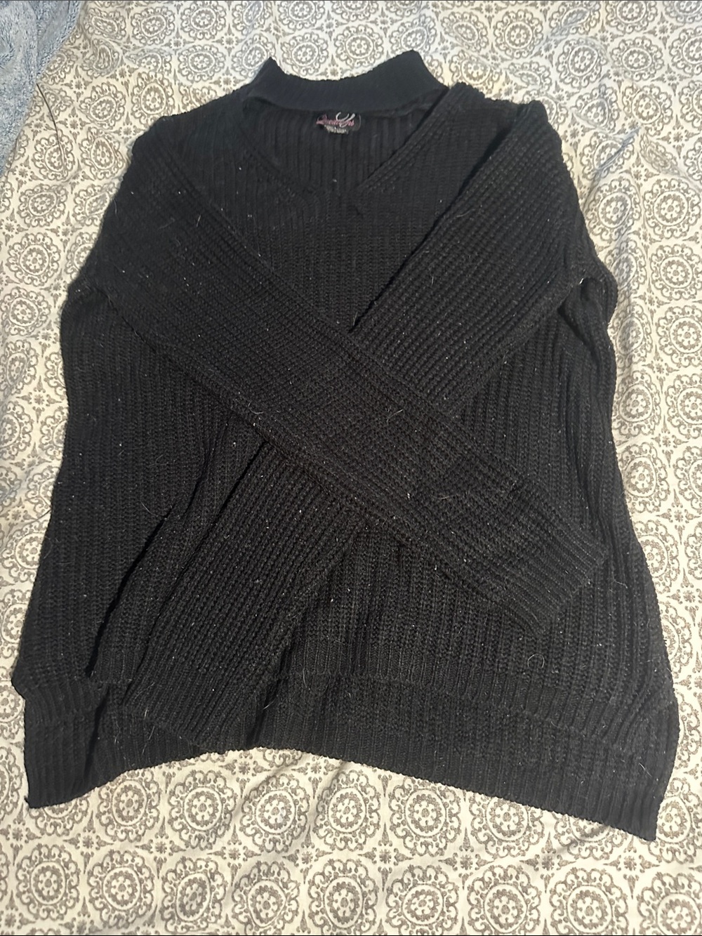 Women’s Black Triangle Chest Cut Ribbed Sweater